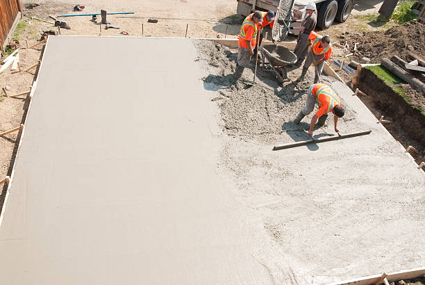Best Commercial Concrete Services in Lindsay, CA